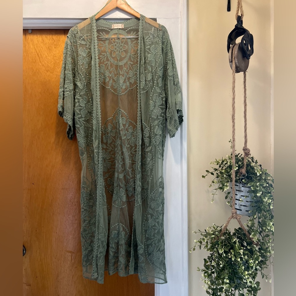 Altar’d State Maxi Lace and Sheer Kimono in Sage Size Mediim